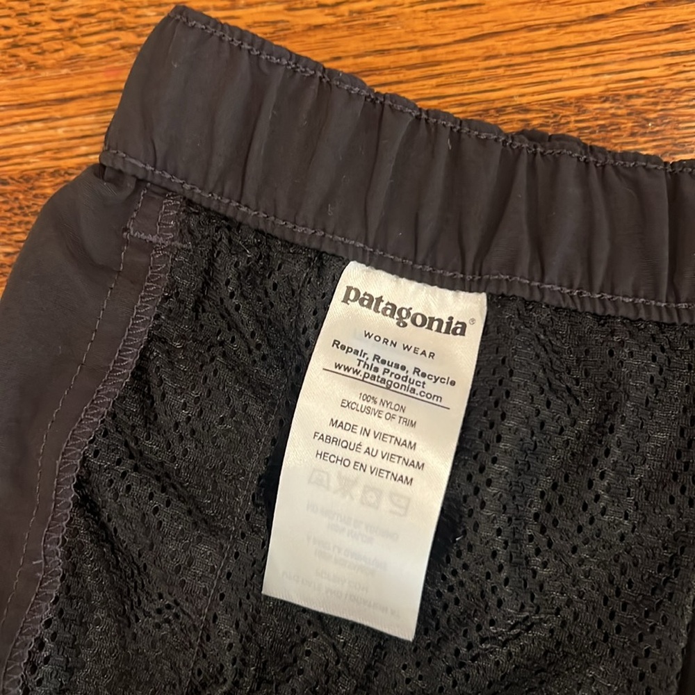 Patagonia Women's Barely Baggies Shorts - 2½" Black L - Picture 8 of 8